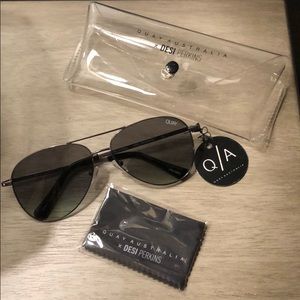 Quay polarized “still standing” aviators